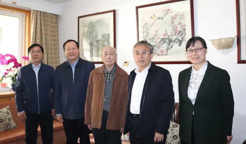 学校党委书记张立祥走访慰问我院老专家代表